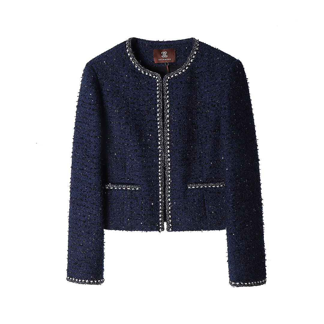 Tenue: Veste en tweed bleu marine, Chemise de ville blanche, Pantacourt Tenue: Veste en tweed bleu marine, Chemise de ville blanche, Pantacourt